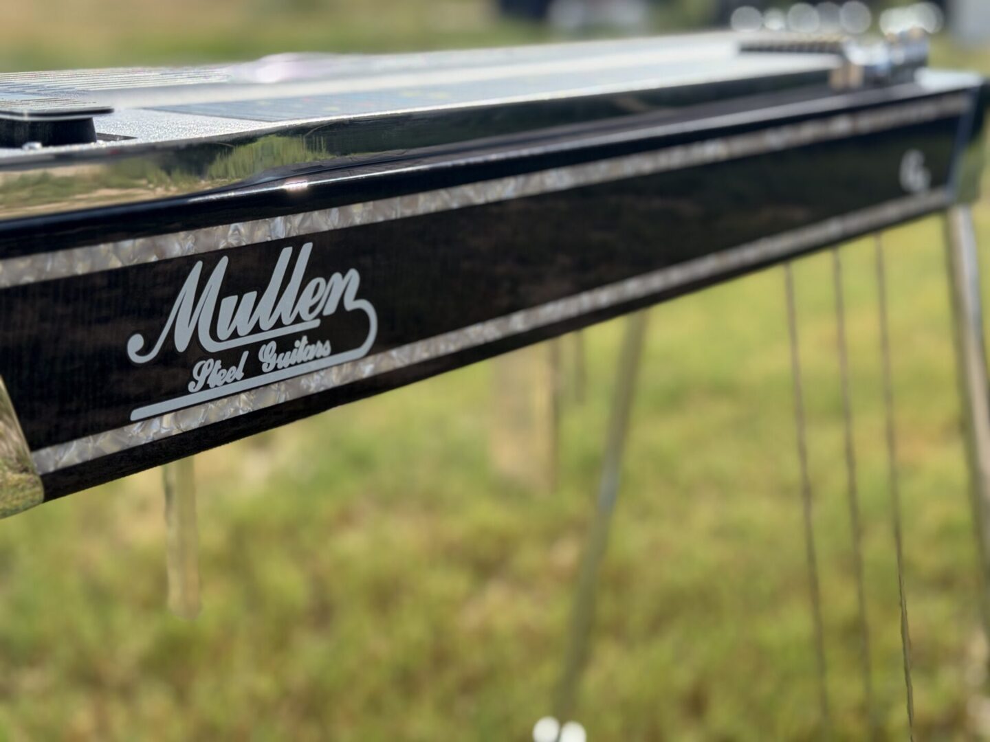 Mullen Guitar Photo 3